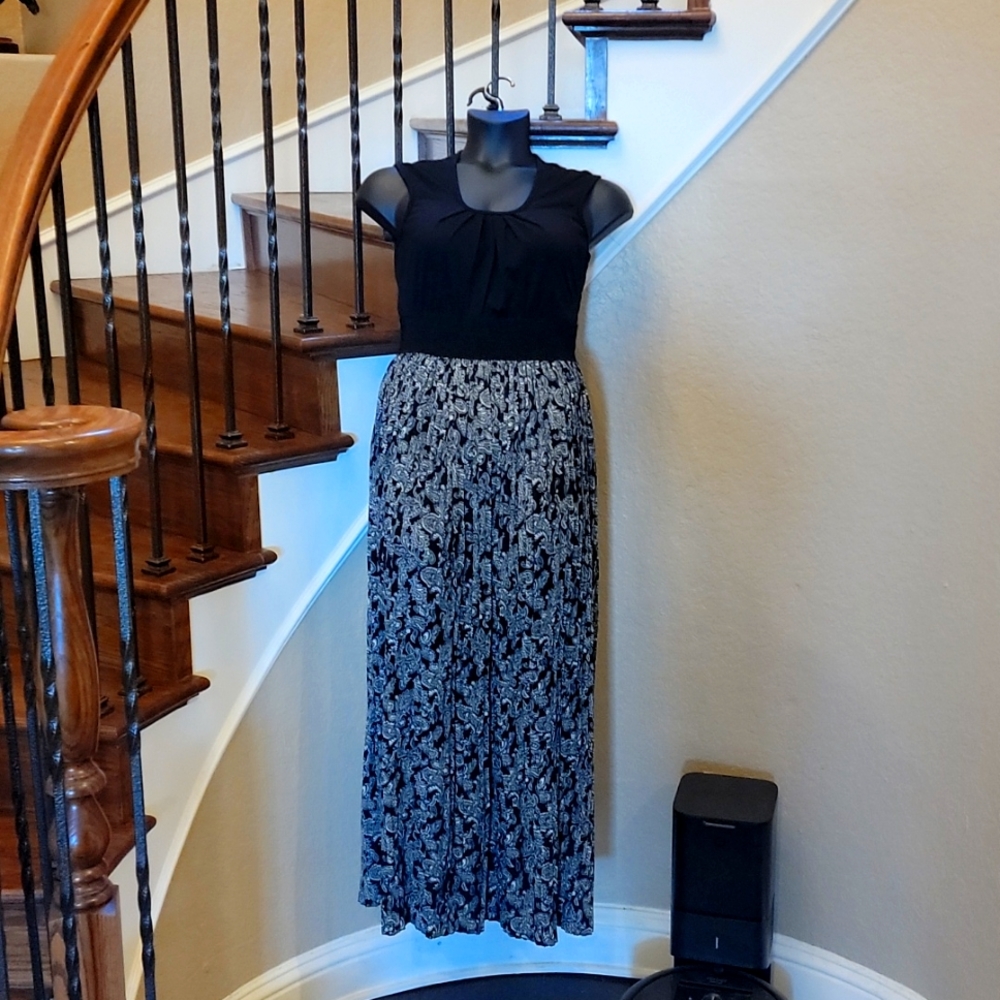 Black and White Paisley-ish Long Pleated Dress